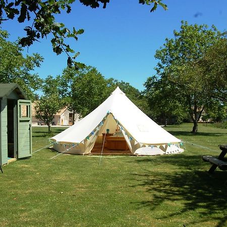 Camping La Foret De Tesse Buitenkant foto