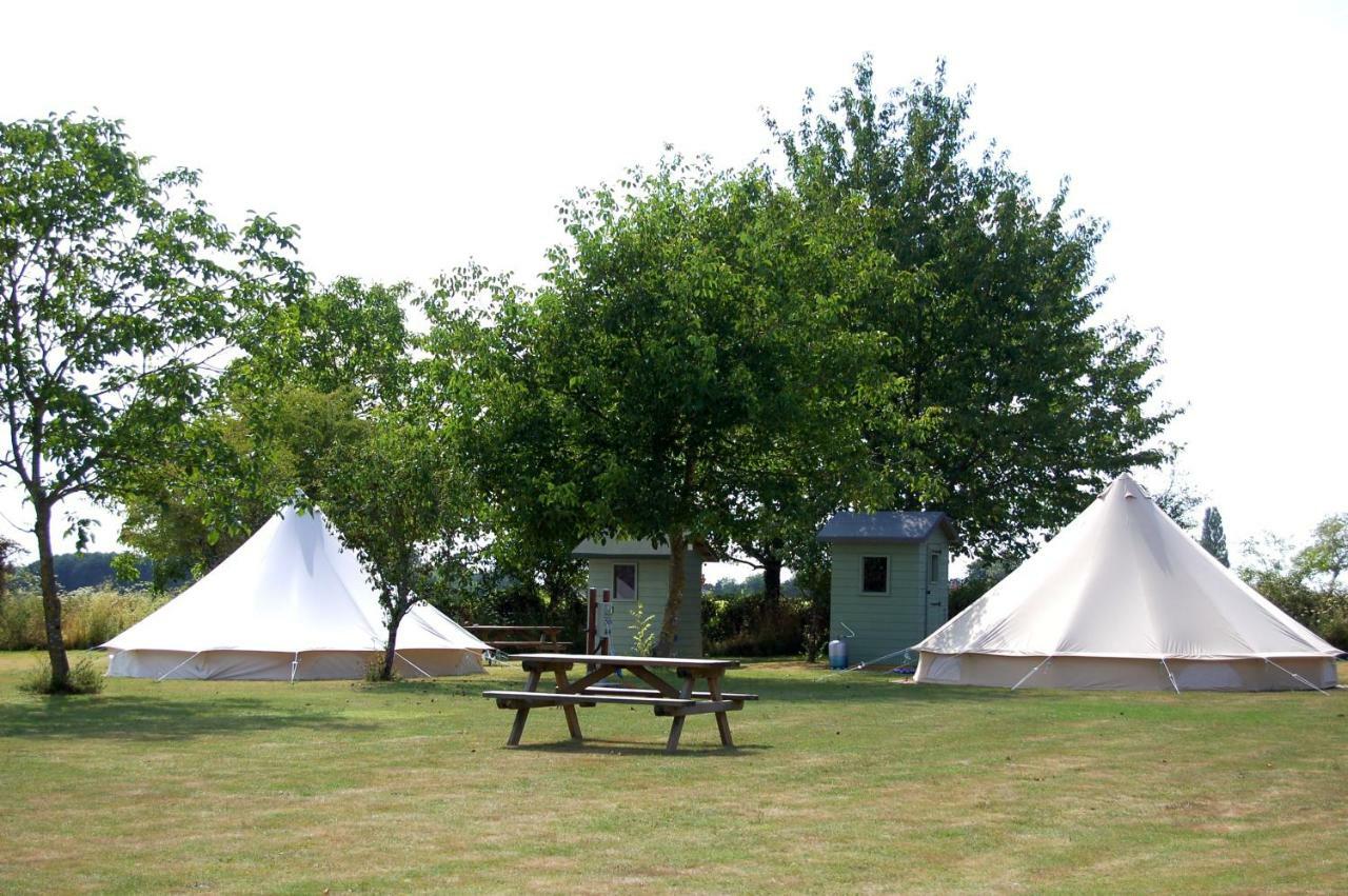 Camping La Foret De Tesse Buitenkant foto